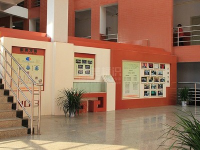 淺談解析鄭州外國語學(xué)校標(biāo)識系統(tǒng)