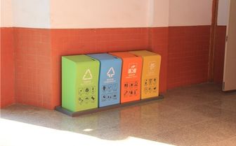學校垃圾桶